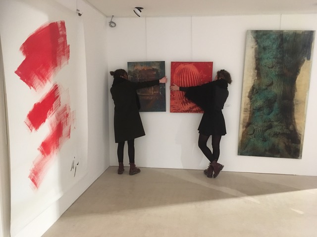 Exposition NOW, installation, (de gauche à droite) oeuvre de Jacques Mandelbrojt, oeuvre de Alfons Alt.